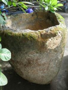 Kategoriebild der Kategorie “Naturstein Wasserbecken & Pflanzgefäße, Unikate”