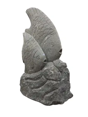 Artikelbild des Artikels “2 Fische auf Sockel, 120cm Höhe, Naturstein (Basanit) “