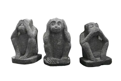 Artikelbild des Artikels “Drei Affen, sehen nichts, hören nichts, sagen nichts, 30 cm Höhe “
