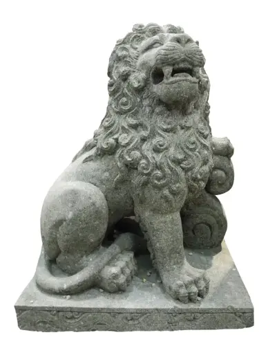 Artikelbild des Artikels “Klass. Löwe sitzend auf Sockel m. Ornament. links, 75 cm H “