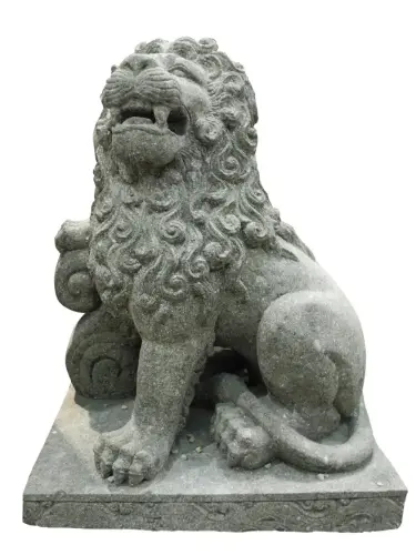 Artikelbild des Artikels “Klass. Löwe, sitzend auf Sockel mit Ornament, rechts, 75 cm “