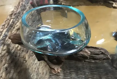 Artikelbild des Artikels “Treibholz mit geschmolzenem Glas, Modell 2 “