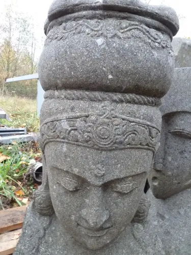 Artikelbild des Artikels “Frauenkopf mit Schale, 80cm Höhe “