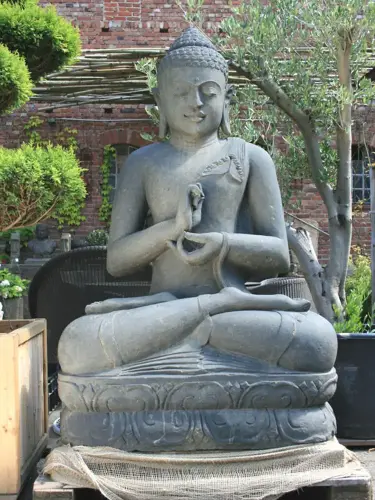 Artikelbild des Artikels “Sitzender Buddha, 170cm hoch, antikisiert “