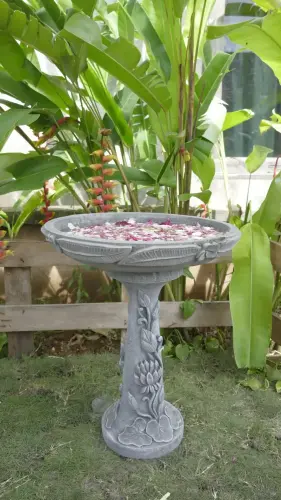 Artikelbild des Artikels “Schale mit Blumenmotiv, Frangipani. Ø. 50 cm. “