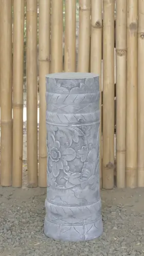 Artikelbild des Artikels “Batur - Sockel gerade mit Blumenmotiv, Ø 15cm, 45cm H | Steinguss “