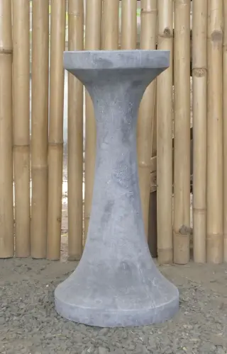 Artikelbild des Artikels “Merapi - Ständer, verjüngt, glatt, Ø 28cm, 70cm H | Steinguss “