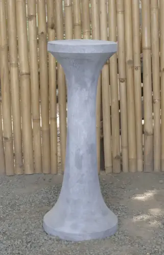 Artikelbild des Artikels “Merapi - Sockel, verjüngt, glatt, Ø 28cm, 70cm H | Steinguss “