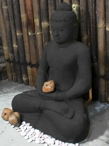 Artikelbild des Artikels “Buddha-Figur, sitzend, ca. 76 cm, schwarz “