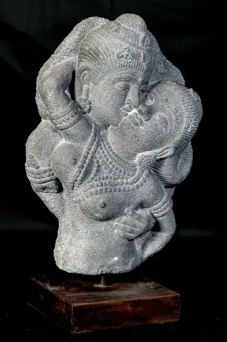 Artikelbild des Artikels “Liebespaar auf Holzsockel, ca. 30 cm hoch “
