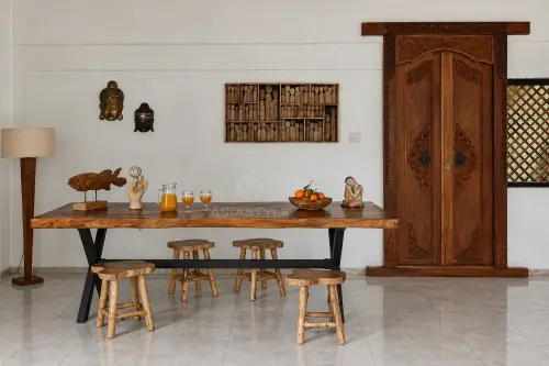 Artikelbild des Artikels “Naturholz Tisch suar mit Metallbeinen, 280cm Länge, 120cm Breite, 83.5cm Höhe. Tischplatte 7cm dick “