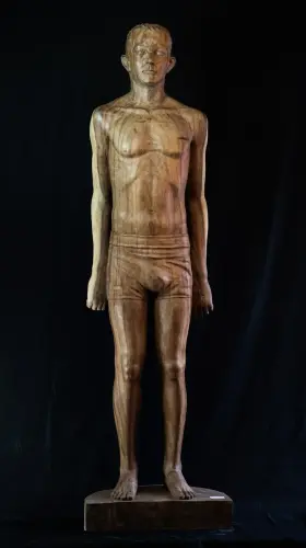 Artikelbild des Artikels “Unikat: Stehender Mann – lebensgroßes Kunstobjekt aus Suarholz “