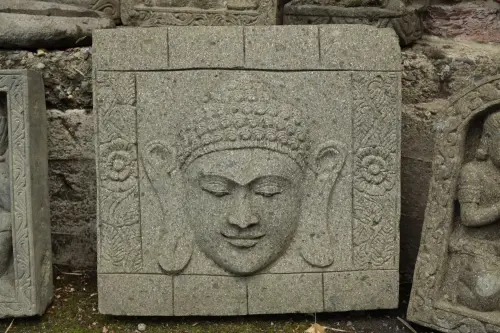 Artikelbild des Artikels “Relief Buddhagesicht 60 x 60 cm - Nur zur Abholung “
