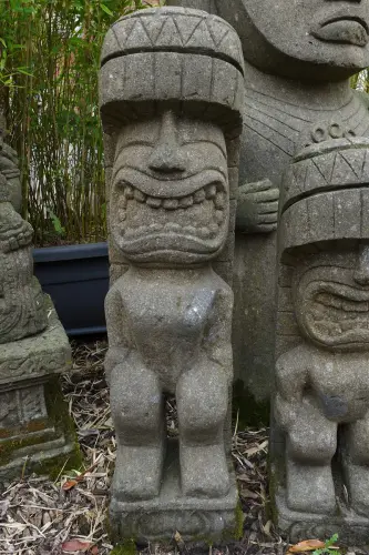 Artikelbild des Artikels “Figur einer Gottheit/Sagengestalt aus Ozeanien, 100 cm - Nur zur Abholung “