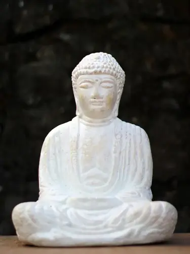 Artikelbild des Artikels “Buddha-Figur, sitzend, japanisch, 28 cm, weiß “