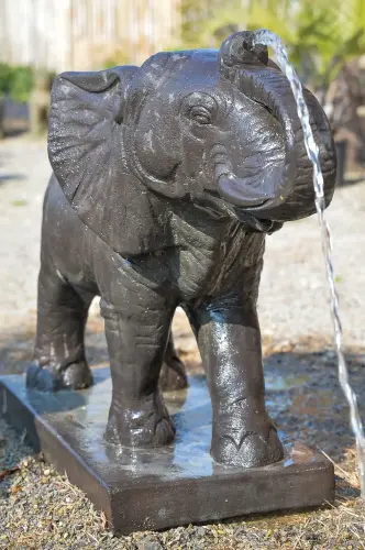 Artikelbild des Artikels “Stehender Elefant auf Sockel als Wasserspiel, 107 cm “
