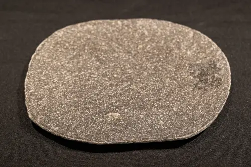Artikelbild des Artikels “Dünne Platte aus Flussstein, ca. 25 cm Durchmesser “