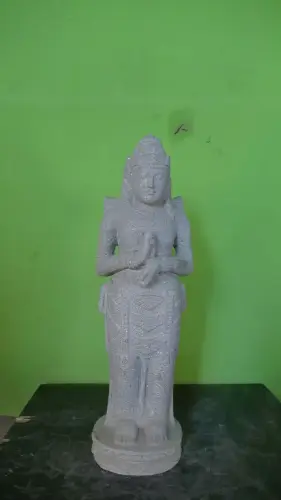 Artikelbild des Artikels “Stehender Dewi Sri, Drehung des Rades, 80cm Höhe, Flussstein, Stein Dewi Sri “