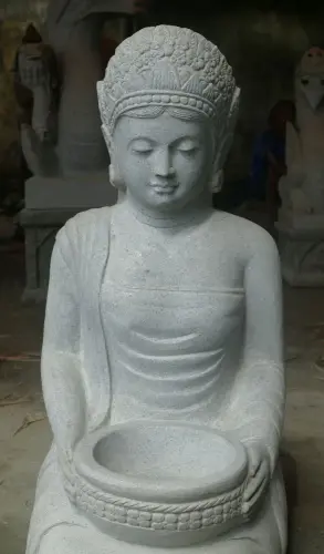 Artikelbild des Artikels “Putri Bali (sitzende Damen) aus Riverstone, H. 93 cm “