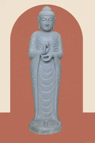 Artikelbild des Artikels “Stehender Buddha aus Flussstein in Dharmachakra-Position - Geste des Rades der Dharma-Lehre. Ungefähr 122cm Höhe “