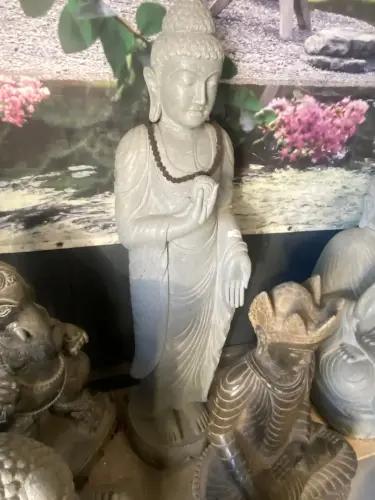 Artikelbild des Artikels “Stehender Buddha mit Lotusblume, ca. 150 cm H “