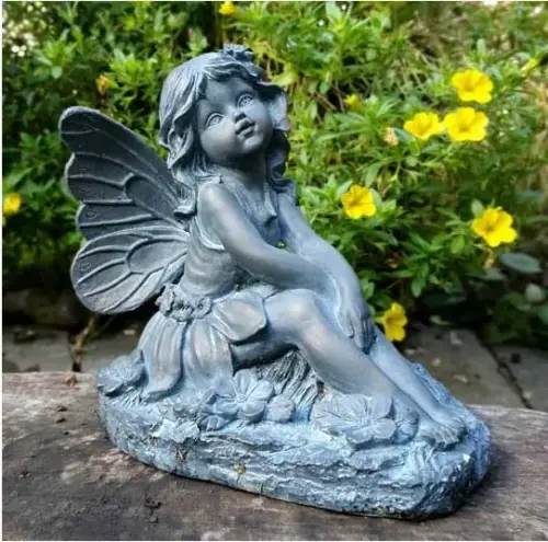Artikelbild des Artikels “Sitzende Elfe (Blumenfee) D – Bronzeoptik, ca. 23 cm “