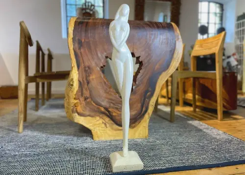 Artikelbild des Artikels “Stehende Dame abstrakt, Terrazzo, weiß 75cm “