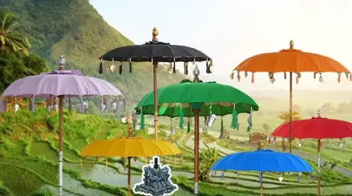 Artikelbild des Artikels “Bali Schirm, Ø 100cm in verschiedenen Farben mit Goldapplikationen. “