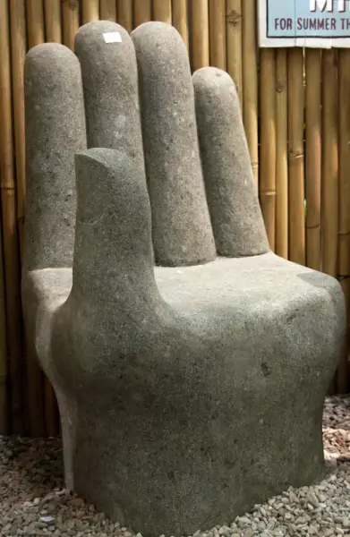 Artikelbild 1 des Artikels “Abstrakte Hand, Objekt auch zum Sitzen (links), 100 cm “