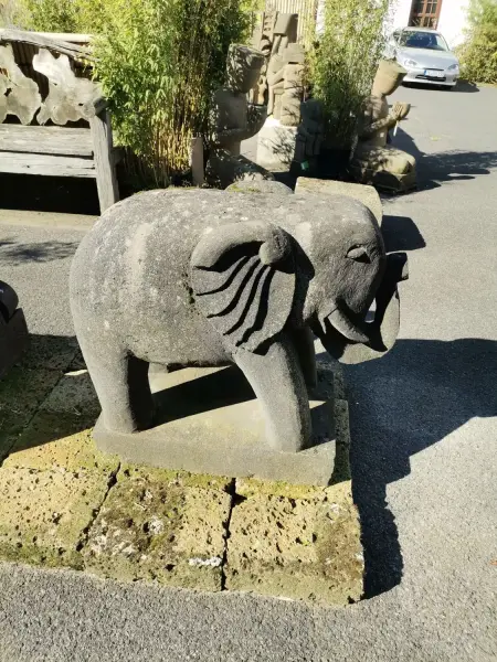 Artikelbild 1 des Artikels “Elefant, Stein aus Lava (grau), 80 cm - Nur zur Abholung “