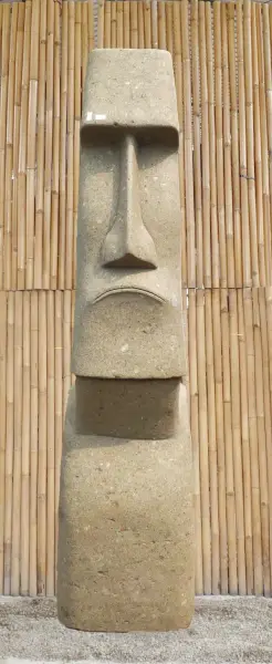 Artikelbild 1 des Artikels “Moai-Kopf, 300 cm H | Naturstein (Basanit), Steinmetzarbeit “