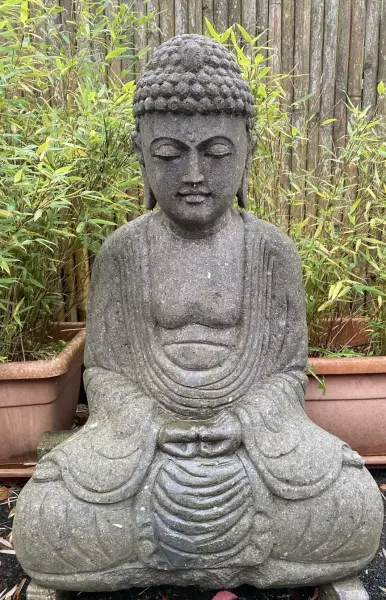 Artikelbild 1 des Artikels “Sitzender Buddha, Japaner, 100 cm Höhe, Naturstein (Basanit), Steinmetzarbeiten. Naturstein, Grau “