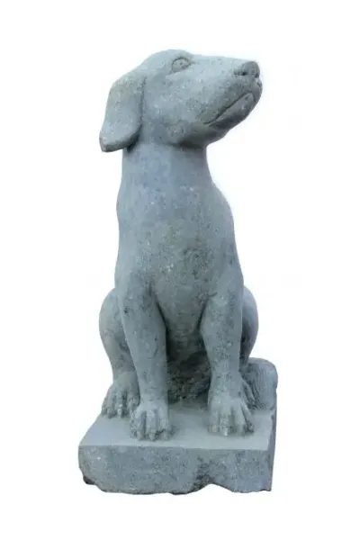 SALE – Sitzender Jagdhund auf Sockel, ca. 65 cm H 