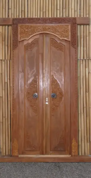 Product image 1 of the product “Old style door made of Bangkirai (wood of Kalimantan) and very typical for Balinese Garden, about 160cm length, 12cm width, 250cm height, natural ”