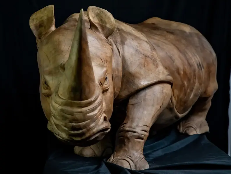 Artikelbild 1 des Artikels “Unikat: Rhinozeros – einer der Big Five als Holzkunstwerk; 150 cm “
