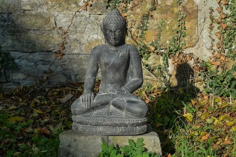 Buddha-Figur, sitzend, „Erdberührung“, indisch, 60 cm 