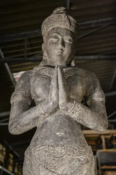 Artikelbild 1 des Artikels “Stehende Dewi Sri, 240 cm H, Steinguss “