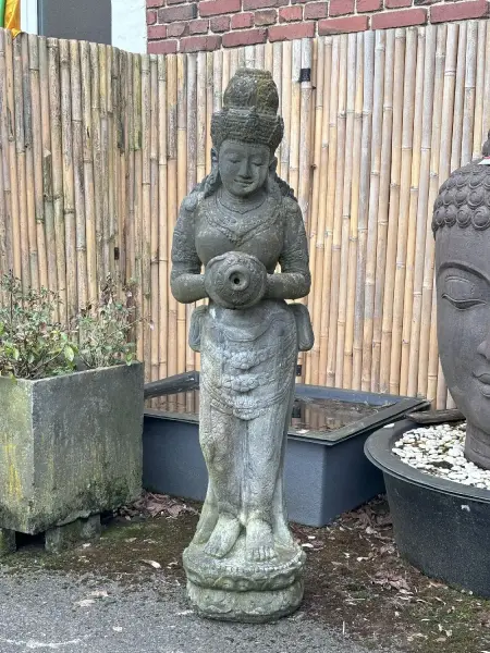 Artikelbild 1 des Artikels “Stehender Dewi Sri als Wasserspiel, 153 cm Höhe, Kunststein, handgefertigt & farbig. Eingefaerbt in der Farbe Antik-Finish “