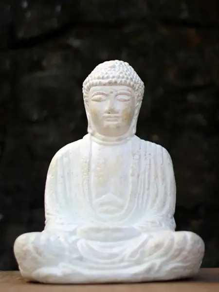 Artikelbild 1 des Artikels “Buddha-Figur, sitzend, japanisch, 28 cm, weiß “