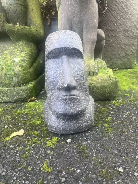 Artikelbild 1 des Artikels “Ausstellungsstück - Moai-Kopf, 14x15x33cm, aus Stein gegossen, handbearbeitet und gefärbt in der Farbe Antik-Finish “