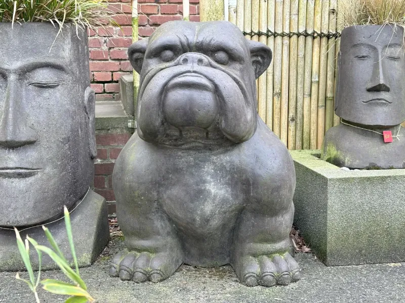 sitzende Bulldogge ca 115cm, Steinguss hohl. 