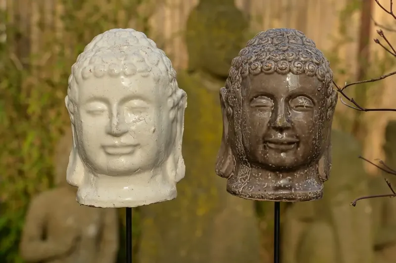 Buddhakopf als Gartenstecker 