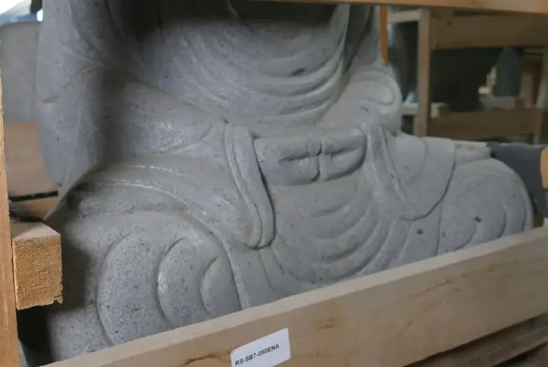 Artikelbild 11 des Artikels “Sitzender Buddha aus hochwertigem Flussstein mit der Handgeste 