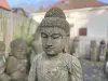 Artikelbild 2 des Artikels “Stehender Buddha, Indien, 120 cm Höhe, Naturstein (Basanit), Steinmetzarbeiten “