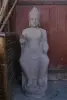 Artikelbild 2 des Artikels “Sitzender Buddha auf Sockel, 130 cm H, rötlicher Flussstein “