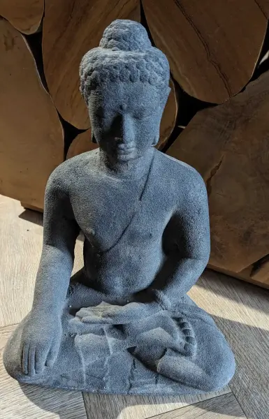 Product image 2 of the product “Buddha, sitting - Borrobudur, 34 cm high, cast lava stone, antique finish ”