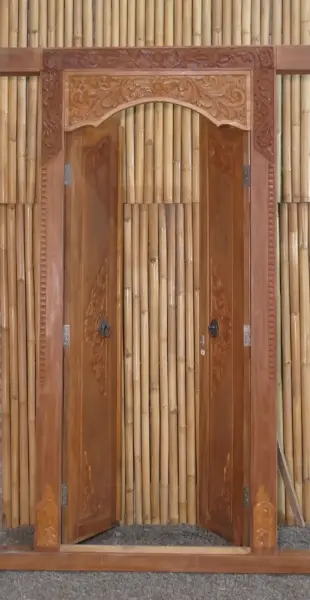 Product image 2 of the product “Old style door made of Bangkirai (wood of Kalimantan) and very typical for Balinese Garden, about 160cm length, 12cm width, 250cm height, natural ”