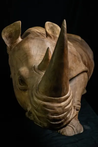 Artikelbild 2 des Artikels “Unikat: Rhinozeros – einer der Big Five als Holzkunstwerk; 150 cm “