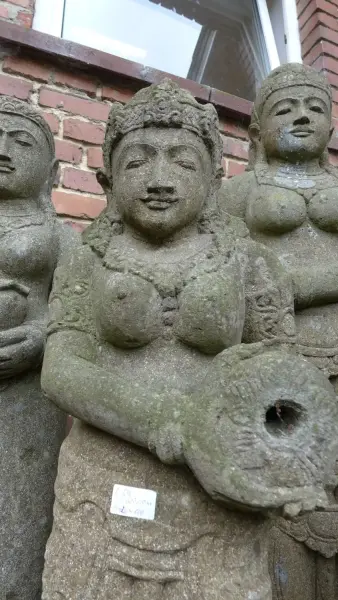 Artikelbild 2 des Artikels “Stehende Lady (Sri Dewi) mit Vase, 120 cm - Nur zur Abholung “