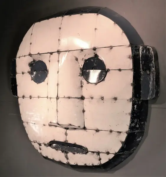 Artikelbild 2 des Artikels “Große Maske - Modell 8, 115 cm Höhe, Originalfarbe außen. Skulptur aus einem upcyceletem Ölfass. “